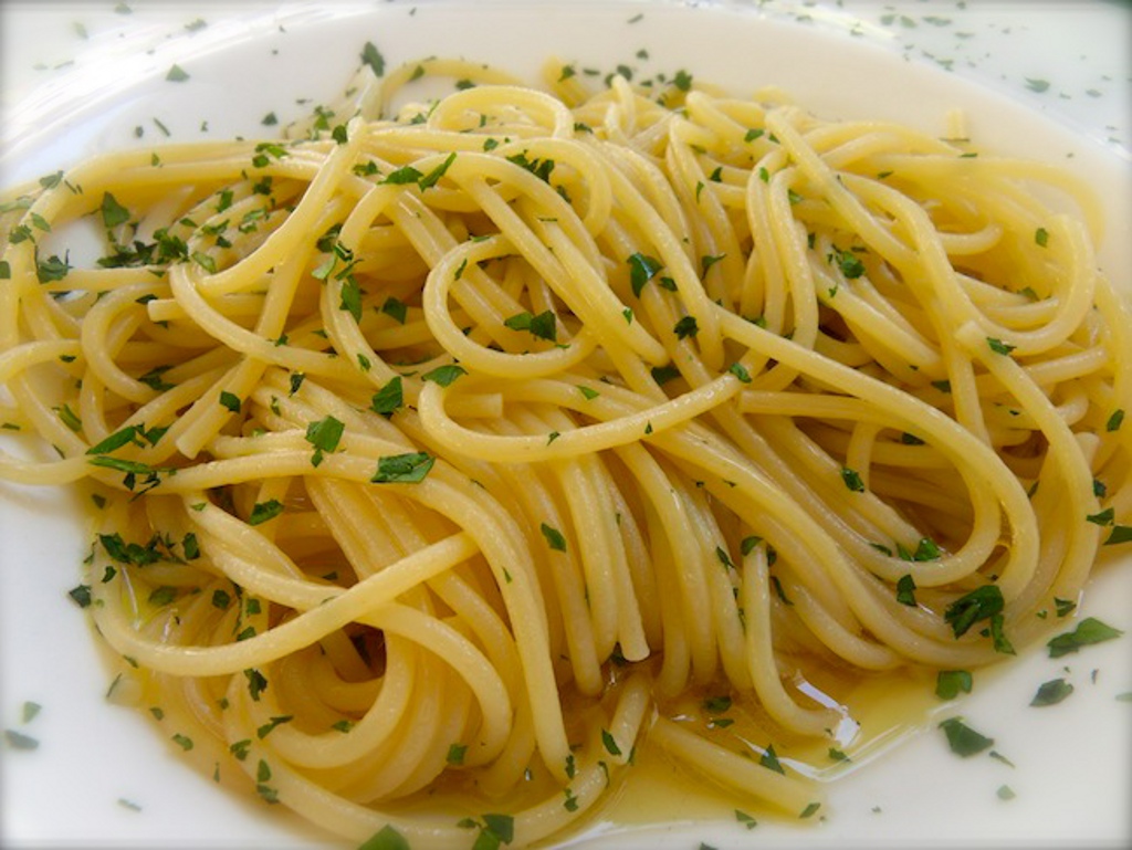 spaghetti con la colatura di alici di cetara