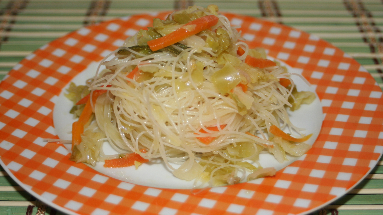 Spaghetti di riso alle verdure - Ricette di cucina