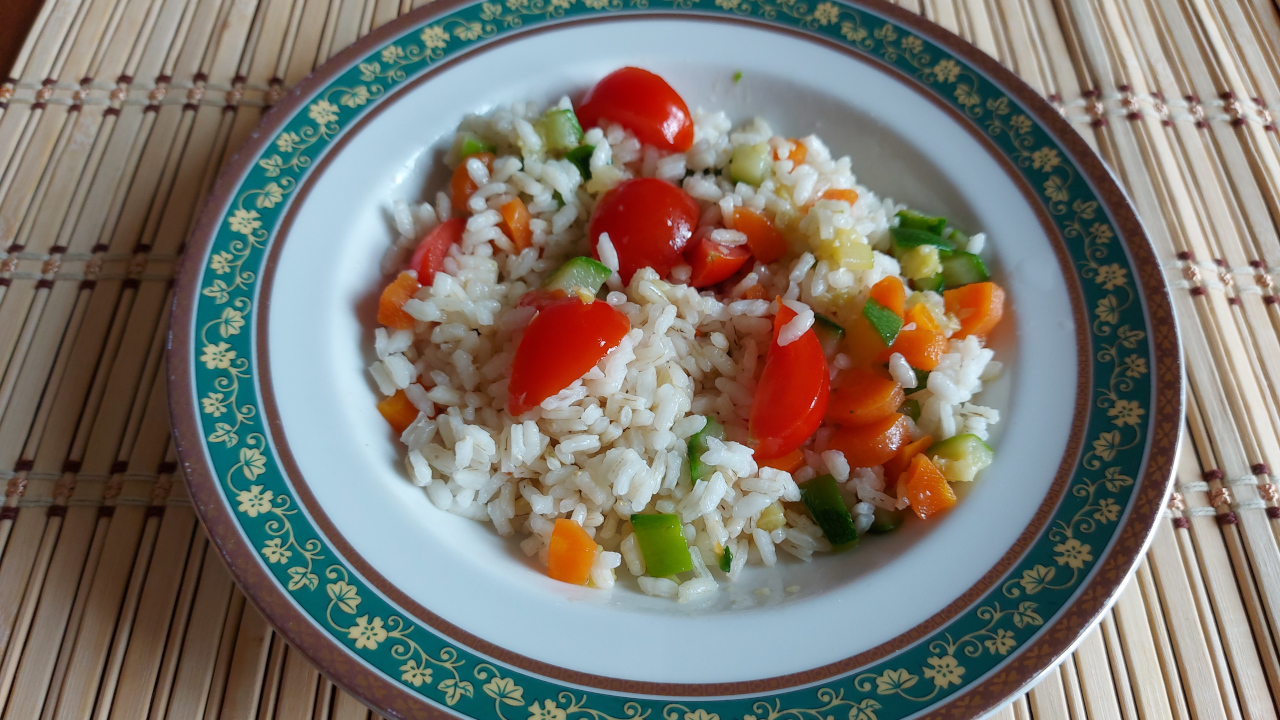 insalata di riso con verdure
