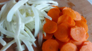 finocchi e carote tagliati