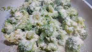 broccoli in padella con parmigiano e pangrattato