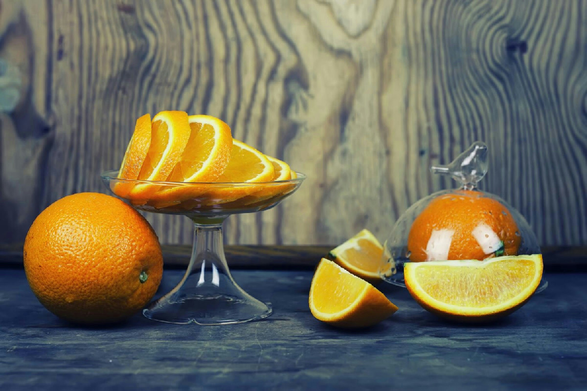 Arance al liquore, zabaione vellutato e croccante di mandorle: il dessert perfetto da scoprire