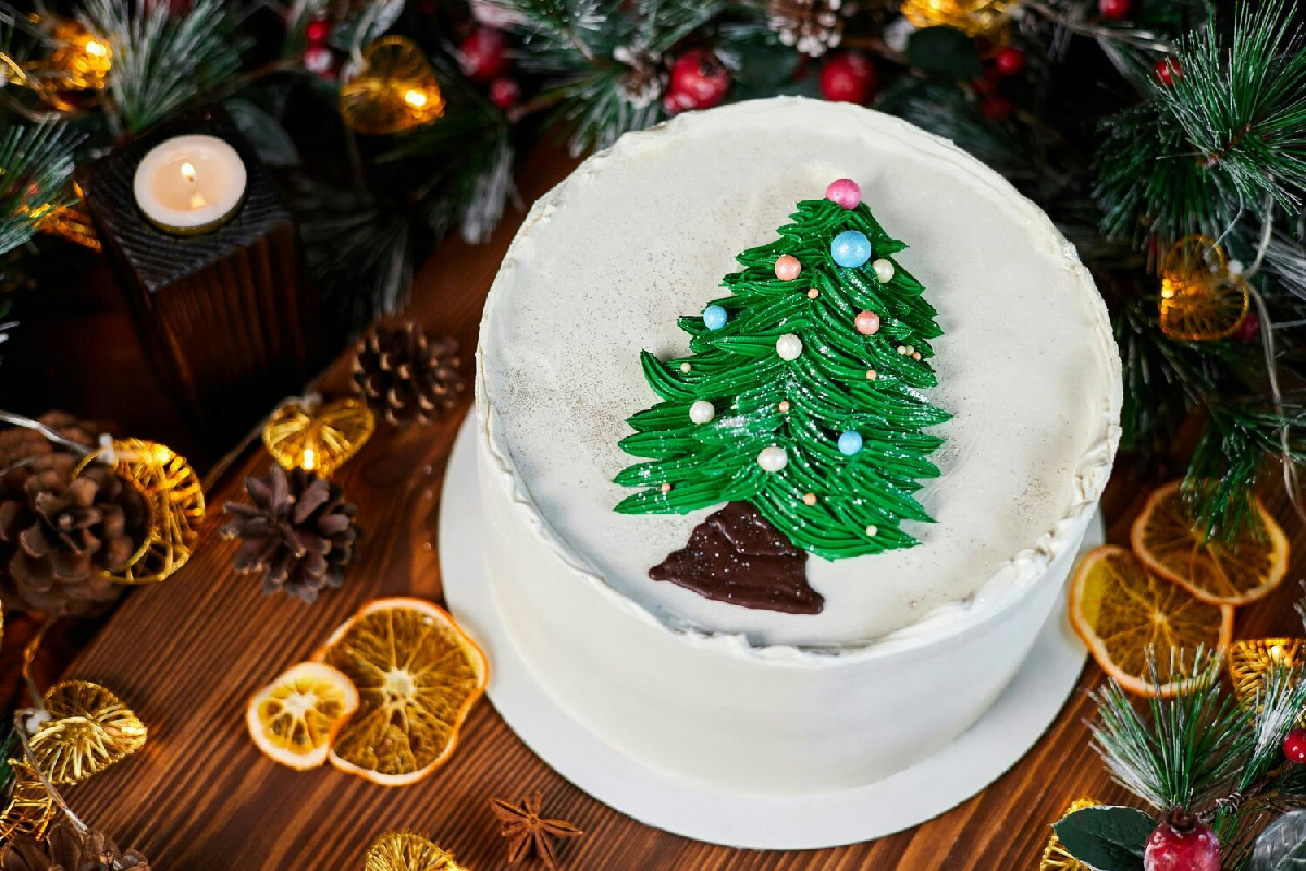 Il momento ideale per servire un dolce natalizio a forma di albero per sorprendere gli ospiti