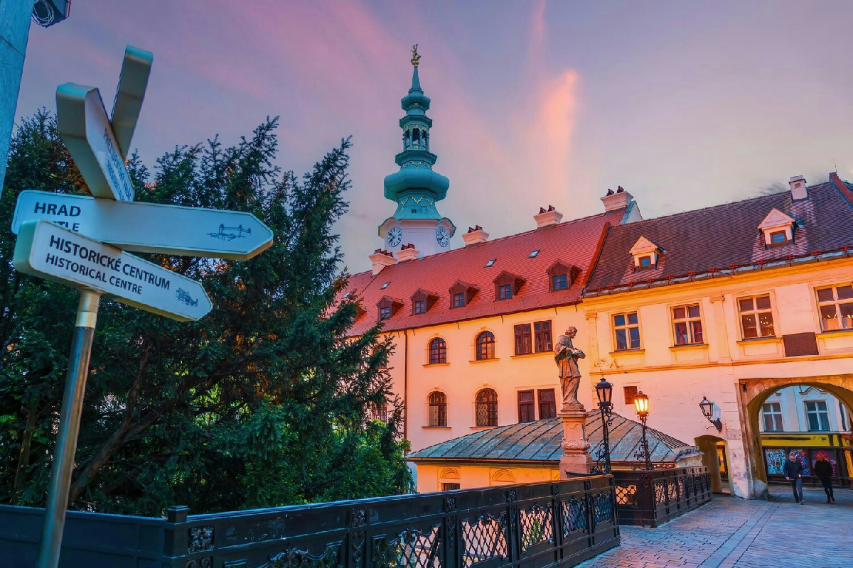 Perché questa capitale europea, piccola e storica, ti farà cambiare tutti i piani di viaggio?